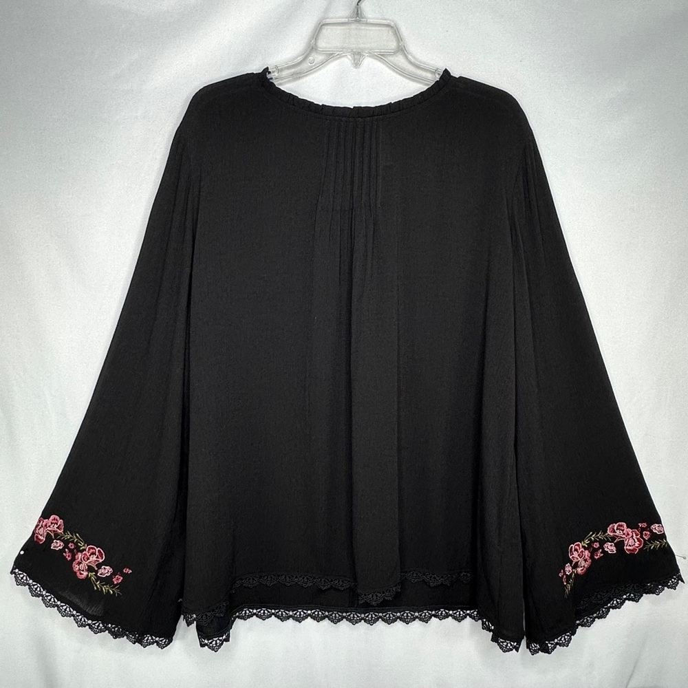 Time and Tru NWT Bohemian Black Bell-Sleeve‎ Top Pink Floral Embroidery Sz XL
